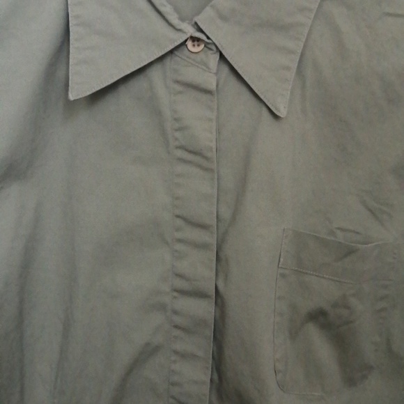 FAIR WEATHER WOMEN'S BASIC LONG SLEEVE BUTTON SHIRT - Picture 3 of 4